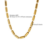 Conjunto de joyas de acero inoxidable con diseño minimalista de moda.