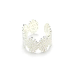 Anillo hueco de encaje suave de plata esterlina que combina con todo