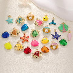 1 pieza de 15 x 16 mm, 17 x 18 mm, 18 x 20 mm, perlas artificiales de cobre con diamantes de imitación chapados en oro, colgante de cola de pez de estrella de mar con vieira.