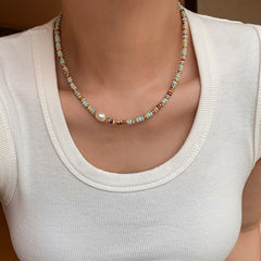 Collar de cuentas de perlas de agua dulce de color piedra natural con cadena de clavícula apilada