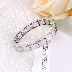 Pulsera elástica de acero inoxidable ajustable.
