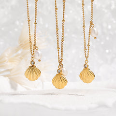 Collar de perlas de agua dulce con concha de acero de titanio