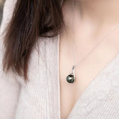 Colgante de perla natural con collar sencillo y moderno para mujer