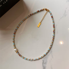 Collar de cuentas de perlas de agua dulce de color piedra natural con cadena de clavícula apilada