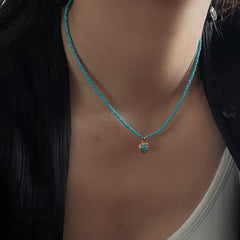 Collar de perlas de agua dulce de color turquesa azul y cuentas de acero y titanio con piedra natural