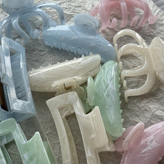 Women's Elegant Solid Color Plastic Hair Claws