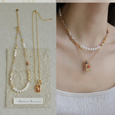 Collar de perlas naturales con cadena de clavícula y colgante esmaltado en oro