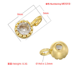 Colgantes pequeños hechos a mano con diamantes de colores y incrustaciones de cobre.