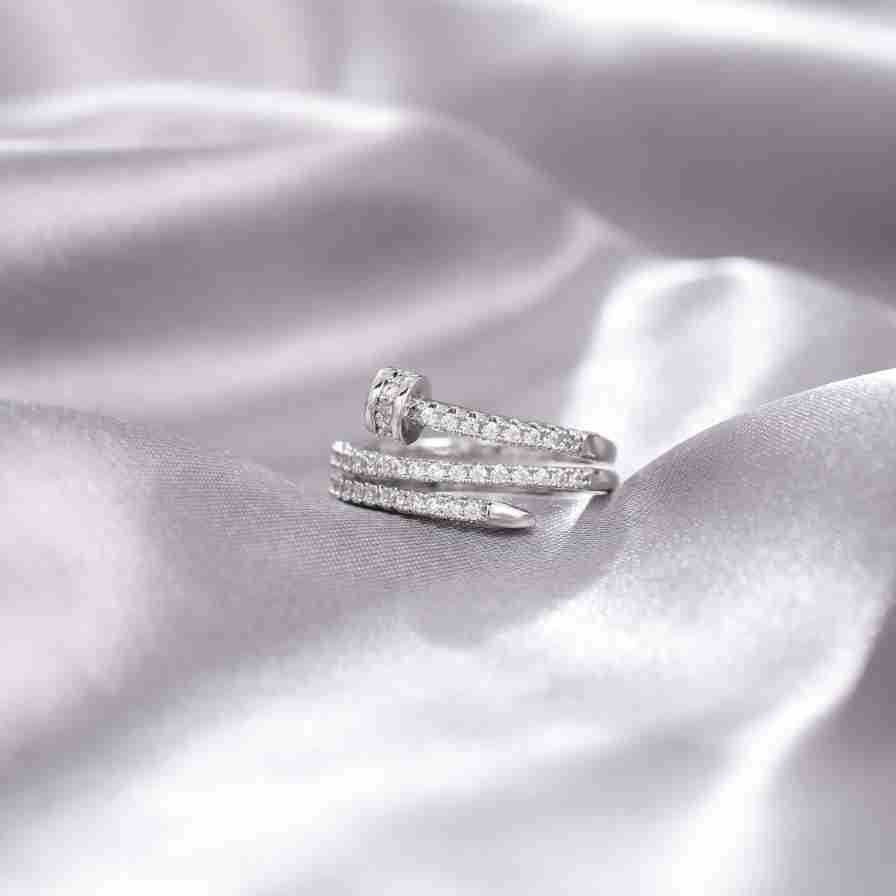 Anillo cruzado ajustable con apertura de nicho y resistente a la decoloración