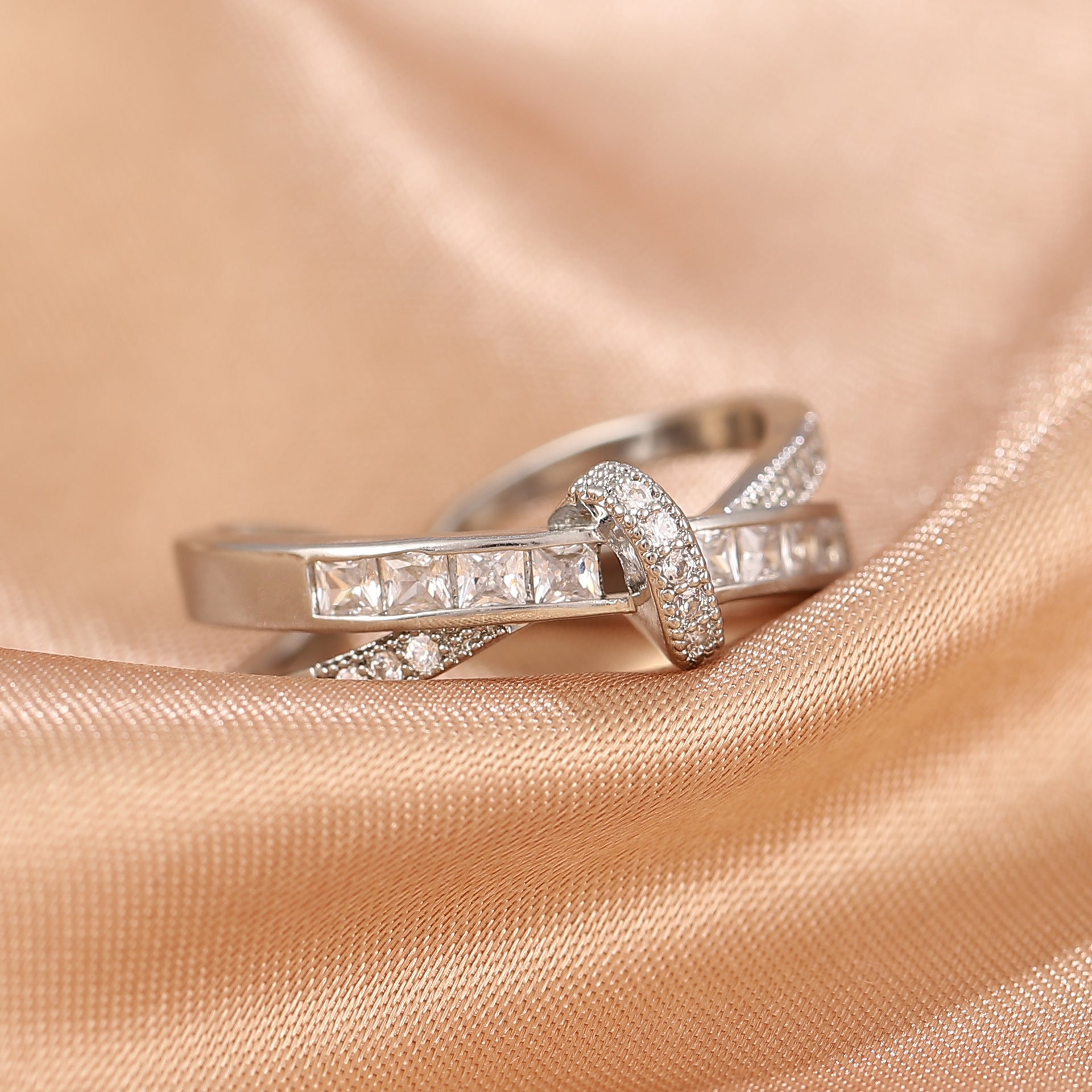 Anillo cruzado ajustable con apertura de nicho y resistente a la decoloración