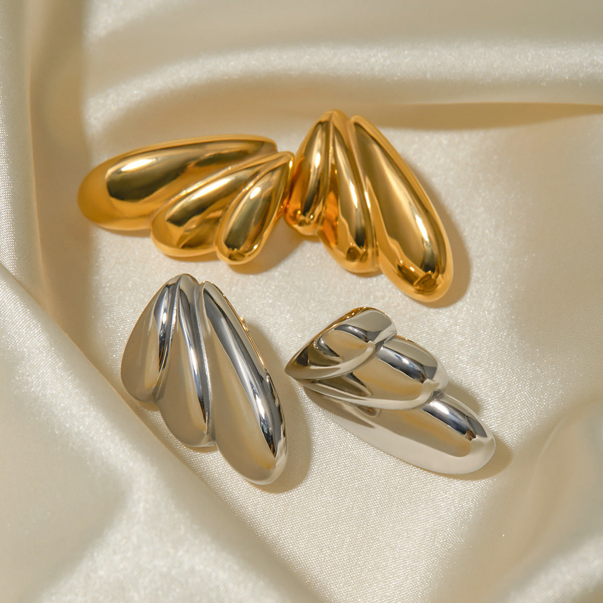 1 par de pendientes de aro con diseño de alas de viaje retro de acero inoxidable 304 chapados en oro de 18 quilates 