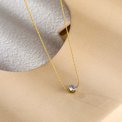 Collar con colgante de acero de titanio y forma de corazón con gotas de agua, al por mayor.