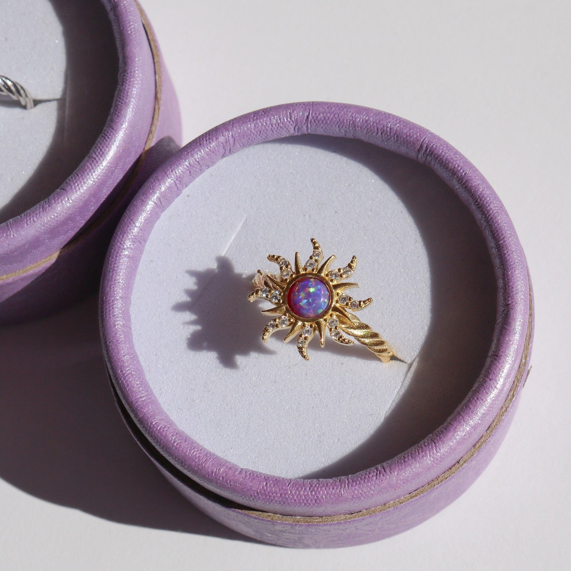 Anillos, pendientes y collar con incrustaciones de sol, ópalo artificial y circonitas, estilo informal, sencillo y chapado en oro y cobre.