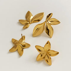 1 par de pendientes de acero inoxidable 304 chapados en oro blanco de 16 quilates con diseño de hojas y flores, estilo moderno e informal.