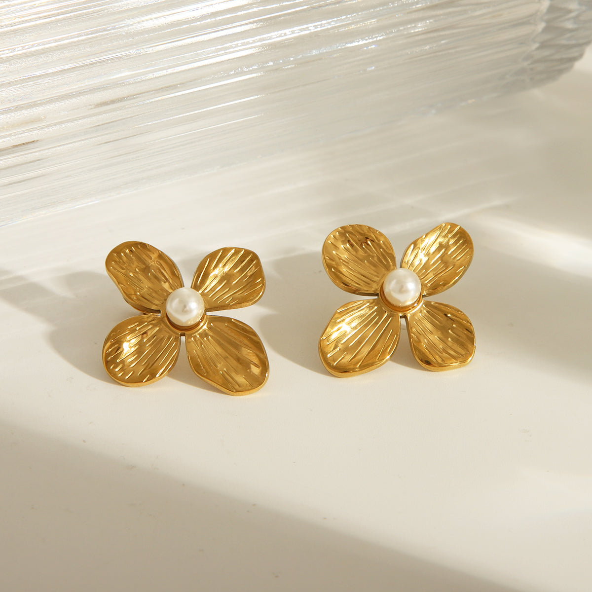 Joyería al por mayor, estilo clásico básico, flor, acero inoxidable 304, perlas artificiales, chapado en oro de 18 quilates, pendientes, collar con incrustaciones. 