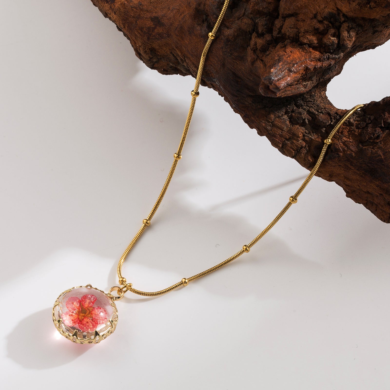 Collar con colgante de flor de viaje pastoral dulce, de acero inoxidable 304, chapado en oro de 18 quilates.