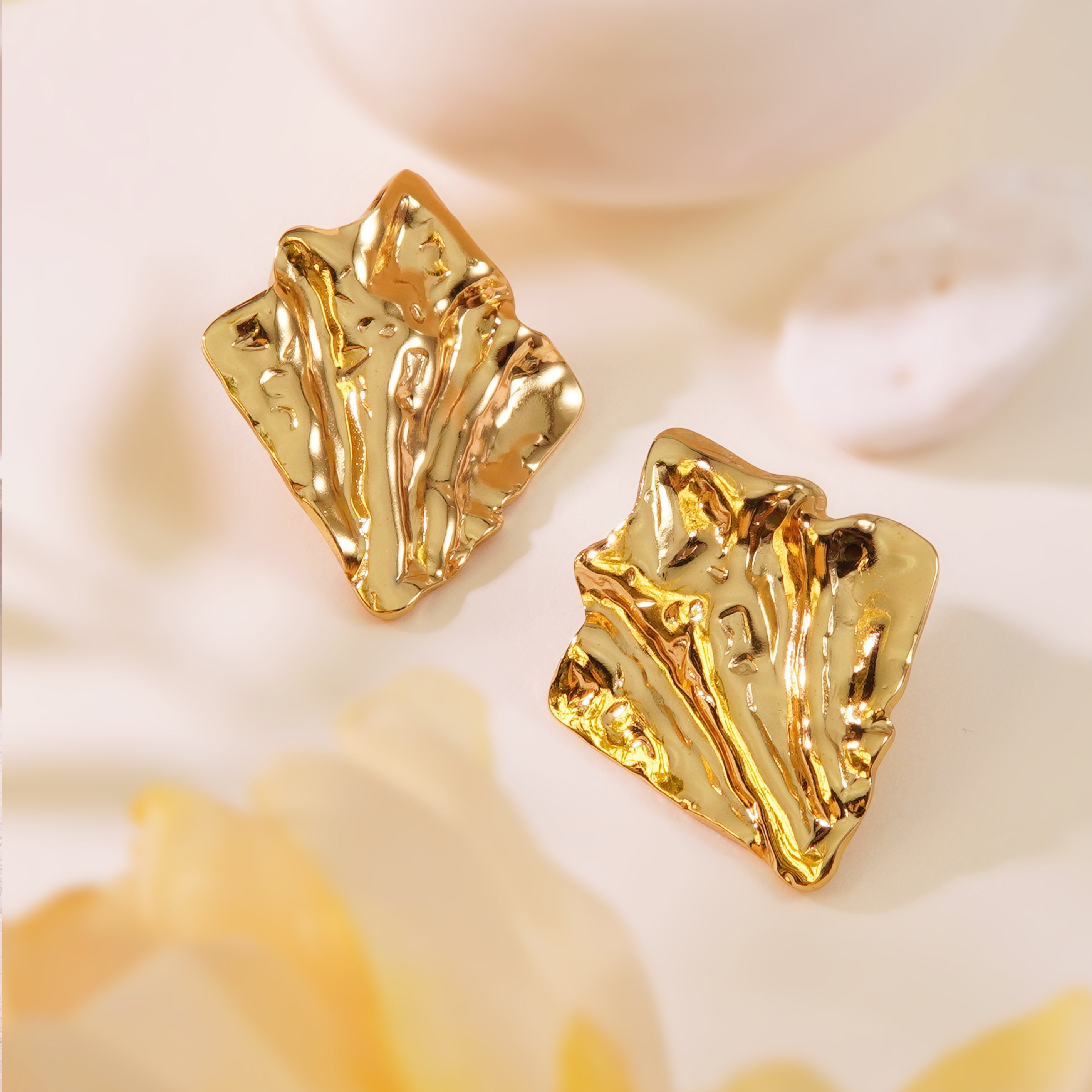 1 par de pendientes de gota de oro de imitación de acero inoxidable 304 con estampado de flores geométricas de estilo moderno.