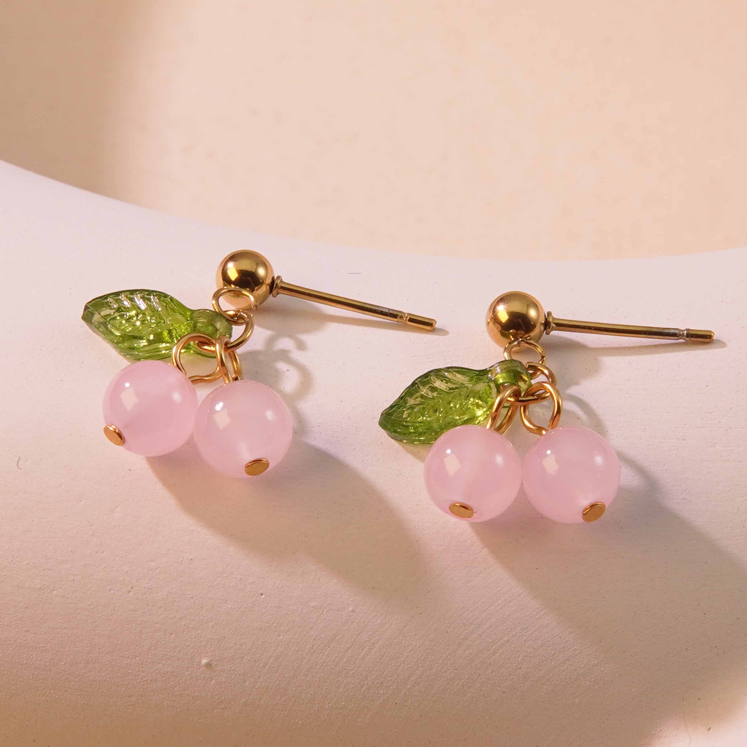 1 par de pendientes colgantes de acero inoxidable 304 chapados en oro de 18 quilates con forma de fruta dulce.