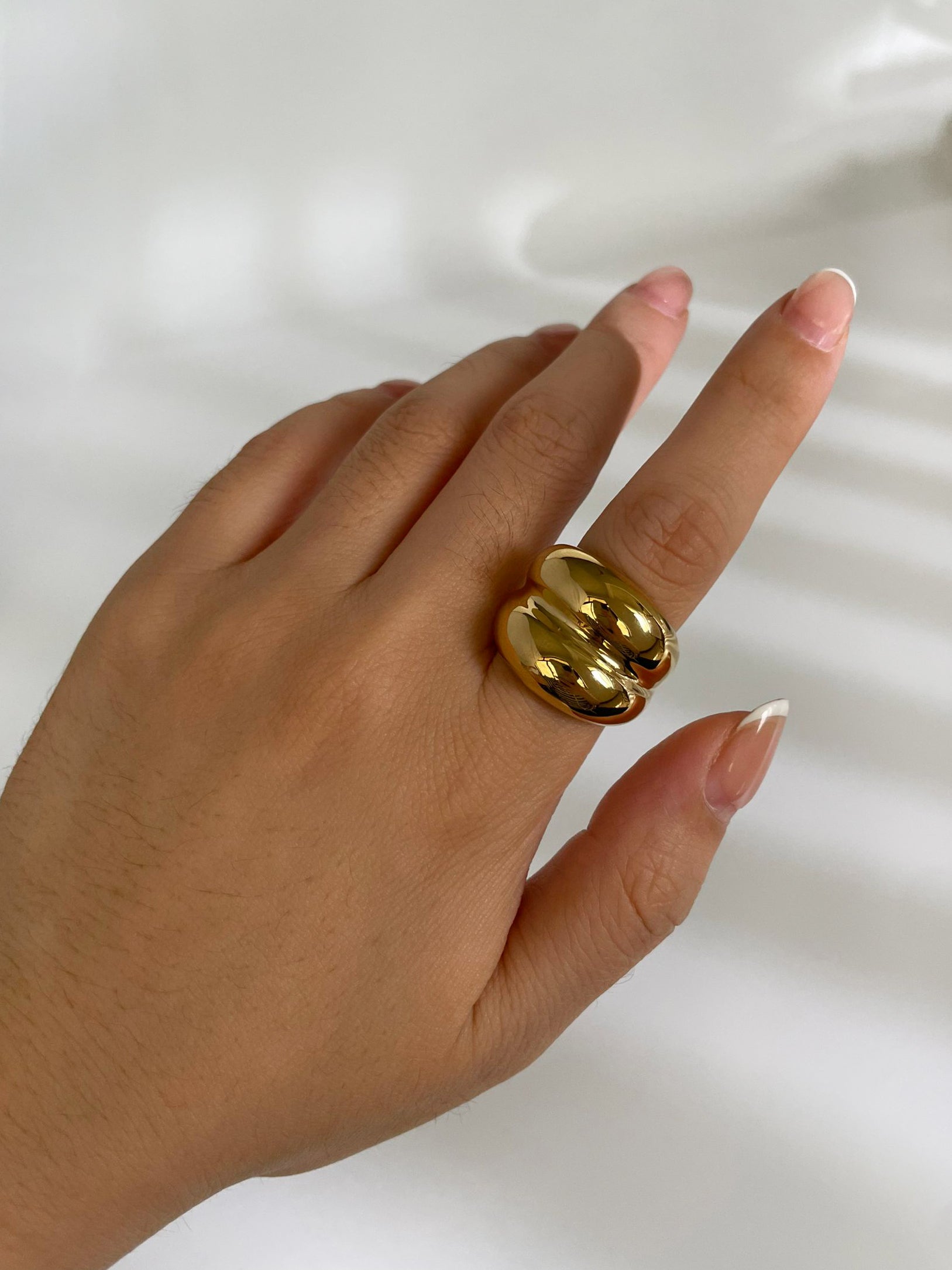 Anillos chapados en oro de 18 quilates de acero inoxidable 316L de color sólido, estilo hip hop, estilo clásico, sencillos y elegantes.