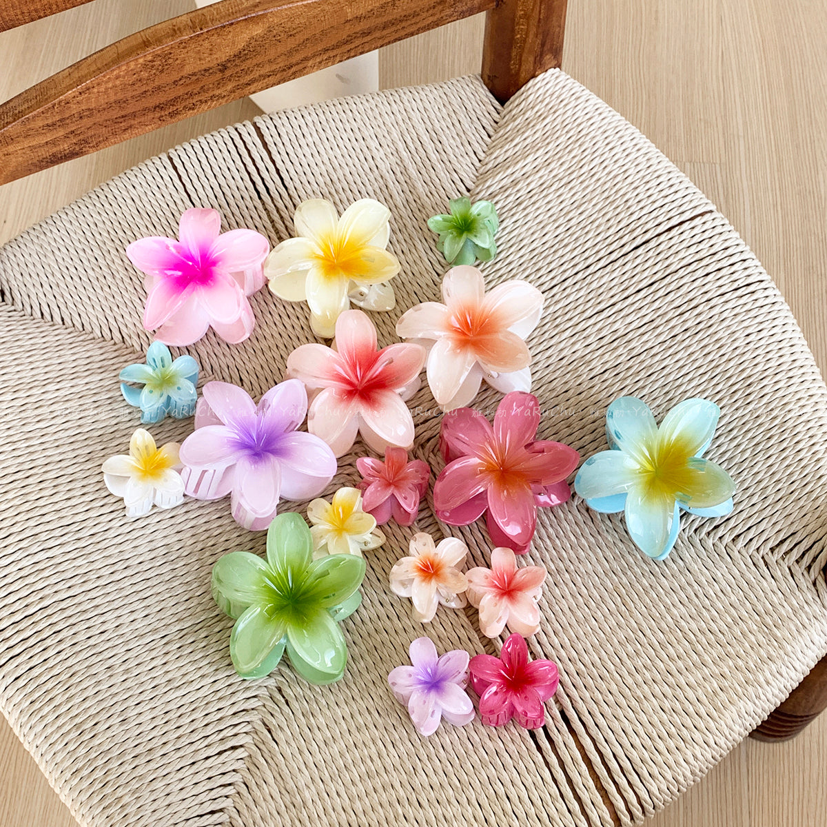 Pinzas para el pelo de plástico con diseño de flores dulces y bonitas para mujer
