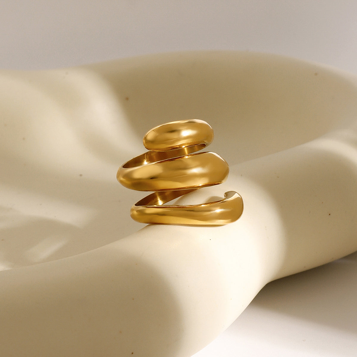 Anillos de acero inoxidable 316 chapados en oro de 18 quilates con líneas de color sólido estilo primaveral de IG.