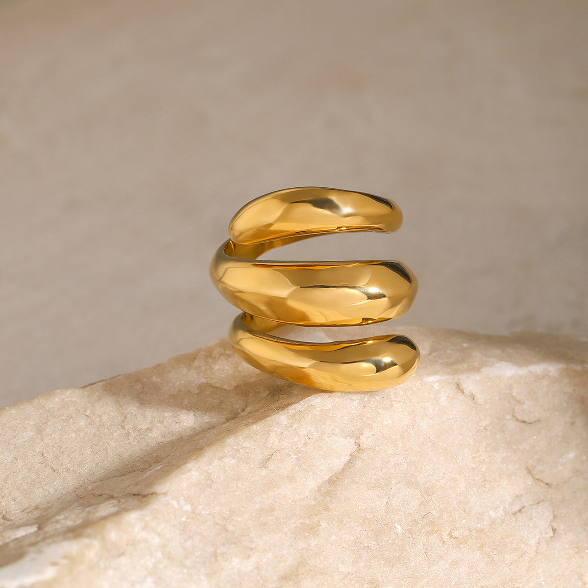 Anillos de acero inoxidable 316 chapados en oro de 18 quilates con líneas de color sólido estilo primaveral de IG.