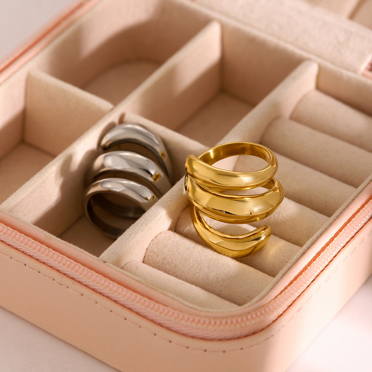 Anillos de acero inoxidable 316 chapados en oro de 18 quilates con líneas de color sólido estilo primaveral de IG.