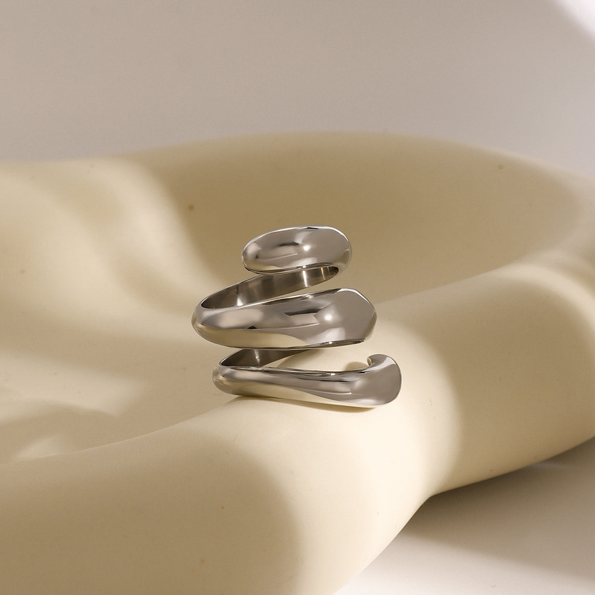 Anillos de acero inoxidable 316 chapados en oro de 18 quilates con líneas de color sólido estilo primaveral de IG.