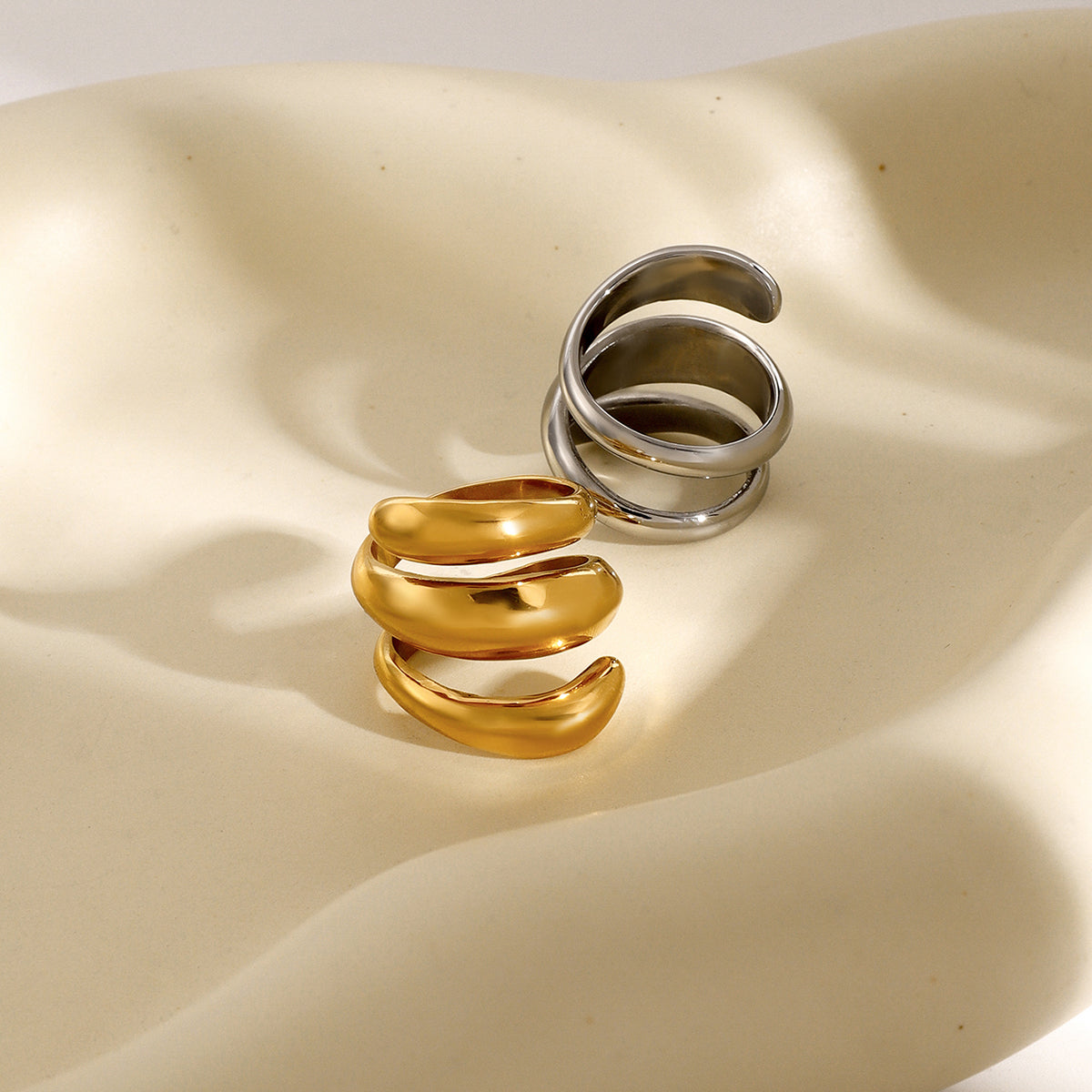 Anillos de acero inoxidable 316 chapados en oro de 18 quilates con líneas de color sólido estilo primaveral de IG.