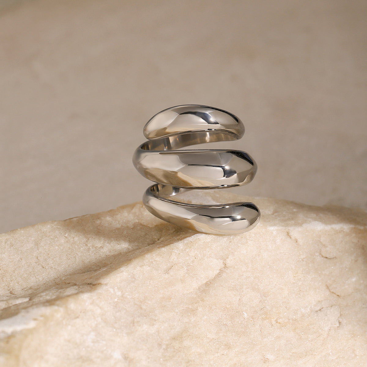 Anillos de acero inoxidable 316 chapados en oro de 18 quilates con líneas de color sólido estilo primaveral de IG.