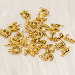 1 colgante con letra pulida de acero inoxidable 304 chapado en oro de 14 quilates 
