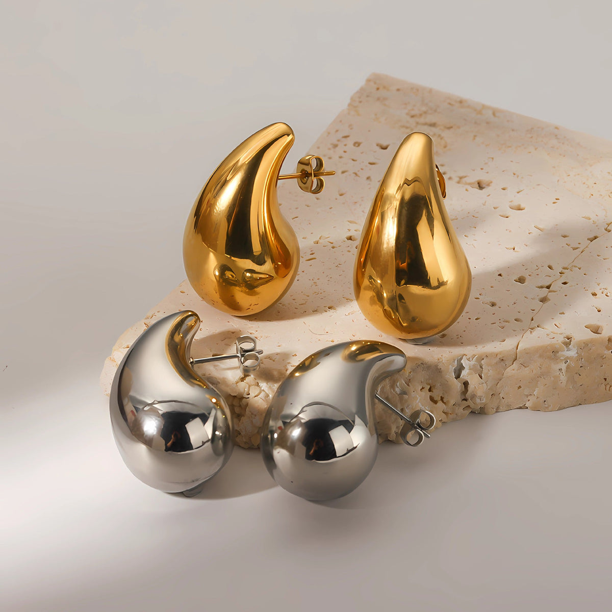 1 par de pendientes de gota de agua de estilo clásico y sencillo, chapados en acero inoxidable 316L y oro de 18 quilates.