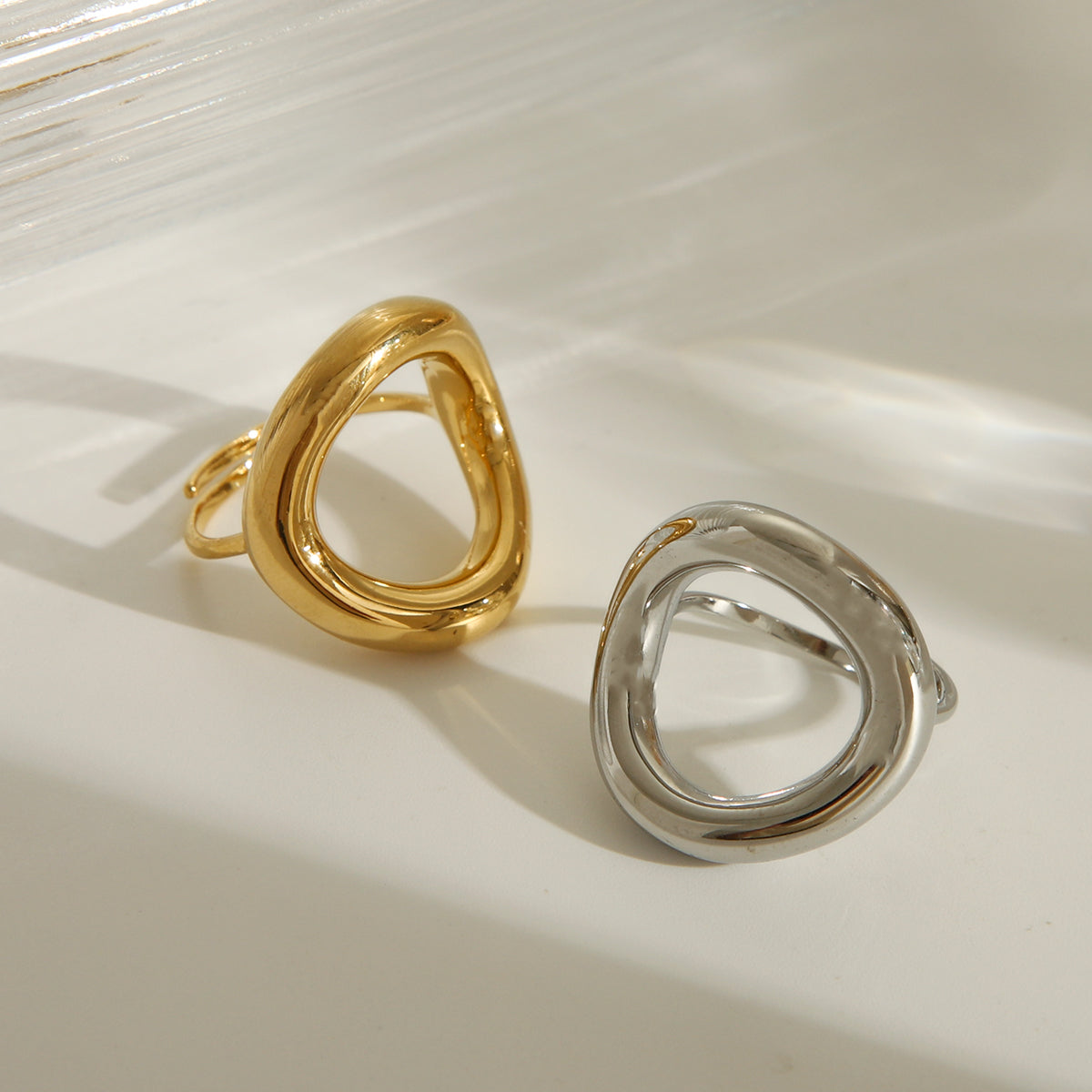Anillos huecos de acero inoxidable 304 chapados en oro de 18 quilates, estilo clásico, casual, color sólido, joyería al por mayor