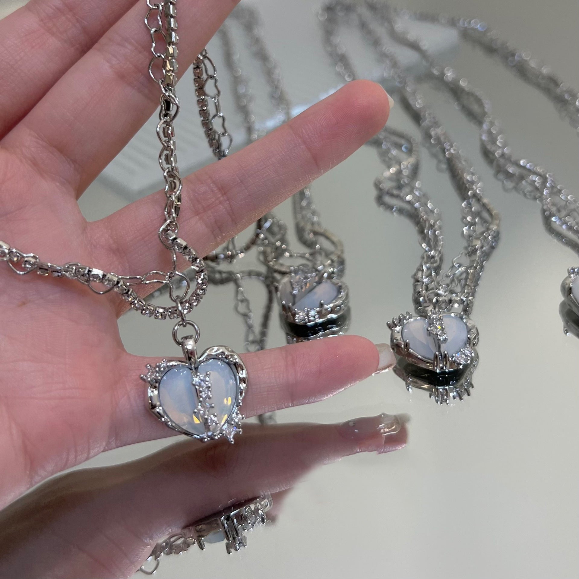 Collar de perlas con costura de amor, diseño japonés y coreano, cadena de clavícula de nicho de lujo ligero de alta calidad, nuevo collar para mujer