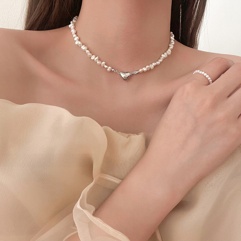 Collar de perlas con costura de amor, diseño japonés y coreano, cadena de clavícula de nicho de lujo ligero de alta calidad, nuevo collar para mujer