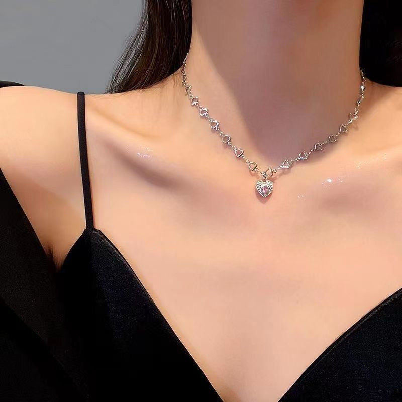 Collar de perlas con costura de amor, diseño japonés y coreano, cadena de clavícula de nicho de lujo ligero de alta calidad, nuevo collar para mujer