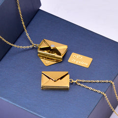 Collar con colgante chapado en oro de 18 quilates de acero inoxidable 304 con sobre "Te amo", estilo IG, estilo sencillo