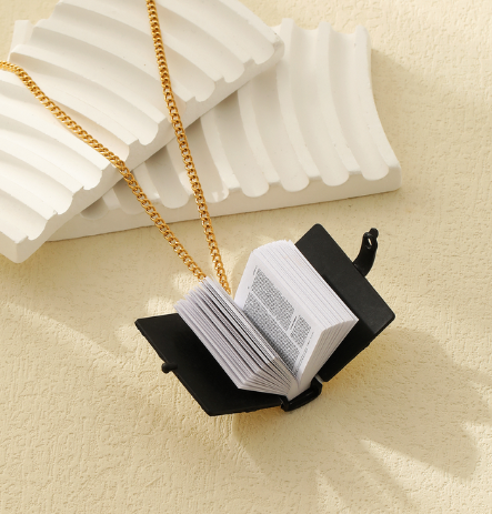 Collar con colgante de papel de acero inoxidable 304 con cruz bíblica y libro de estilo moderno, joyería al por mayor