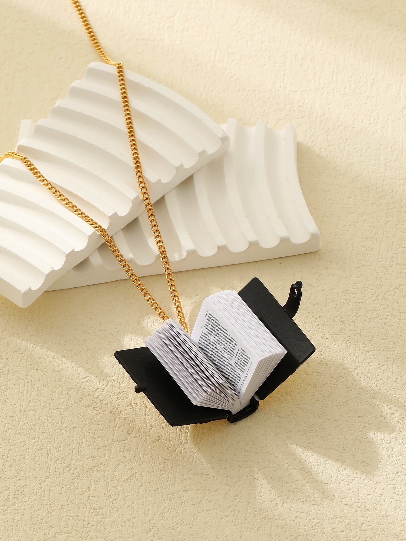 Collar con colgante de papel de acero inoxidable 304 con cruz bíblica y libro de estilo moderno, joyería al por mayor