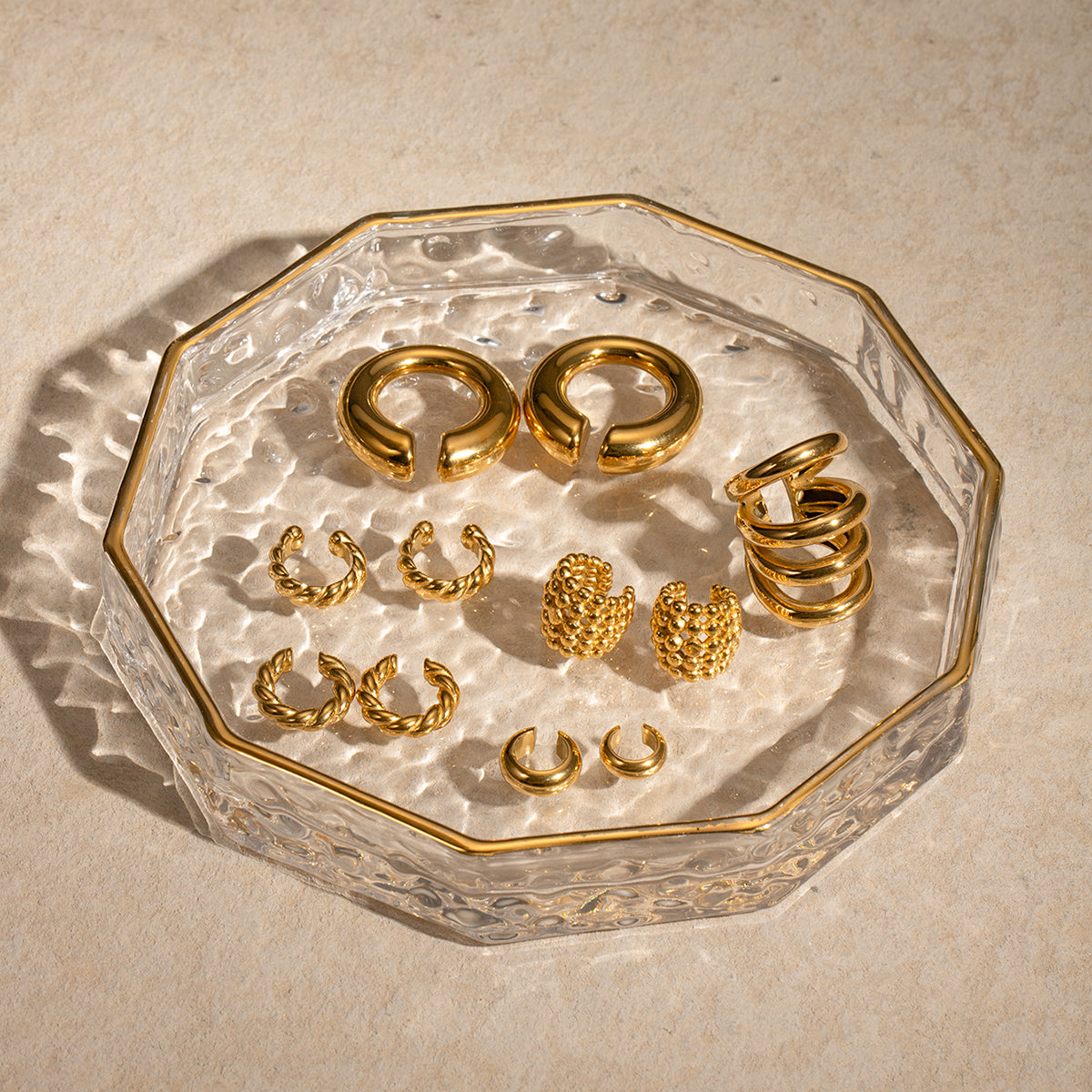 1 par de aretes asimétricos de acero inoxidable 304 chapados en oro de 18 quilates con forma de C, estilo IG, para vacaciones