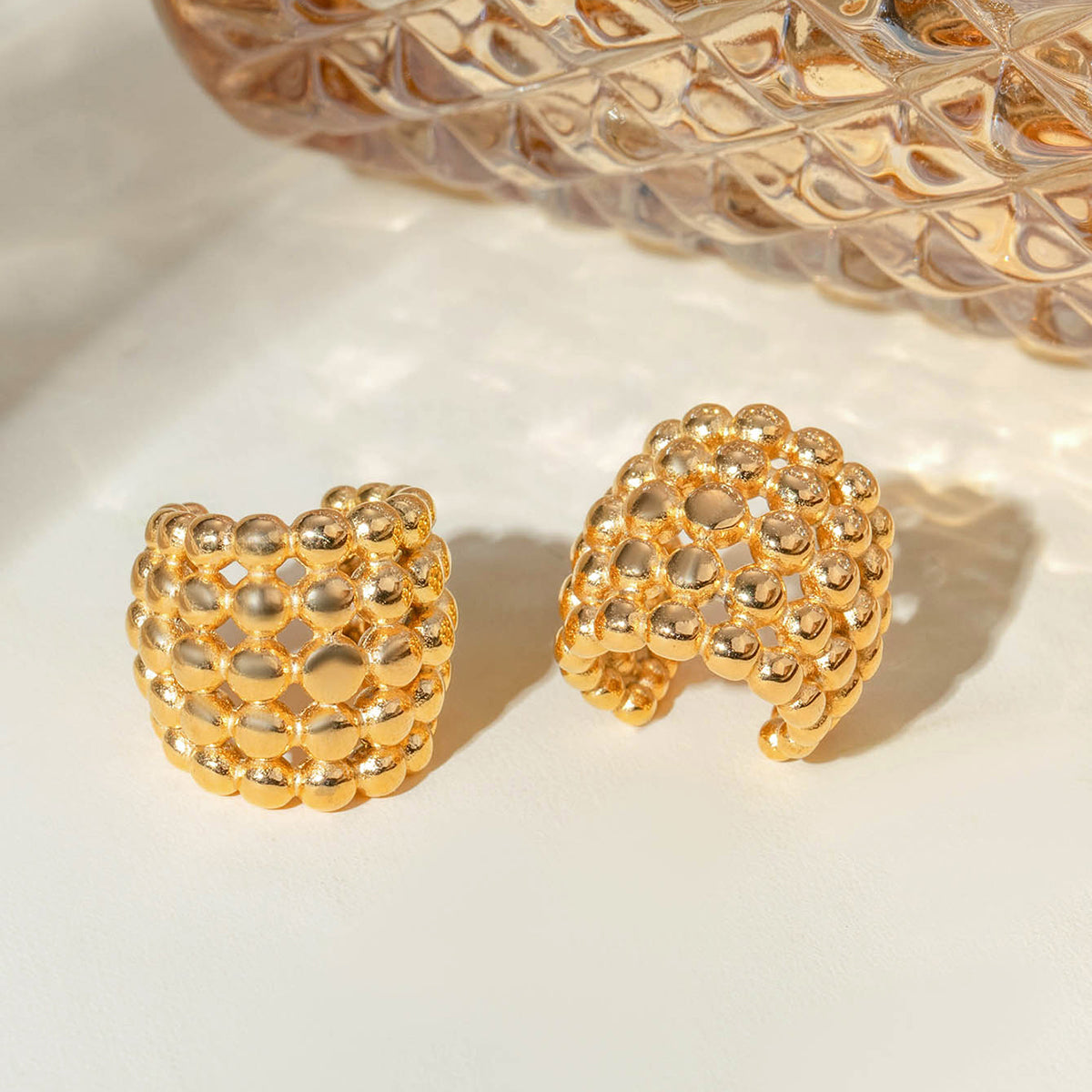 1 par de aretes asimétricos de acero inoxidable 304 chapados en oro de 18 quilates con forma de C, estilo IG, para vacaciones
