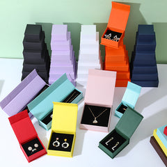 1 caja de joyería de papel de estilo sencillo, informal, de uso diario, de color sólido.