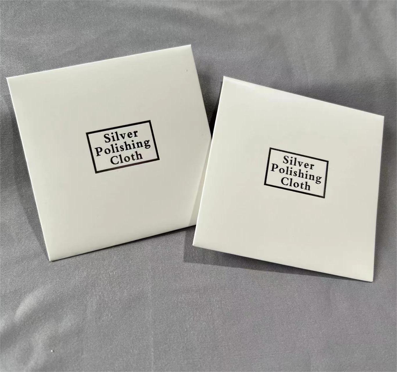 Paño de limpieza plateado cuadrado blanco de 8 x 8 cm con logotipo de terciopelo de doble cara y color de tela opcional