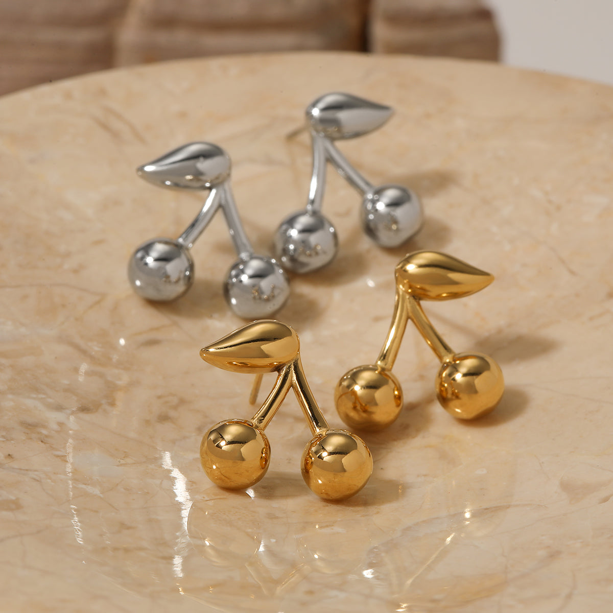 1 par de pendientes de acero inoxidable 304 chapados en oro blanco de 16 quilates con diseño de cereza dulce, estilo moderno e informal.