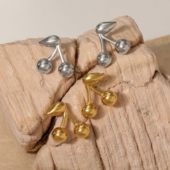 1 par de pendientes de acero inoxidable 304 chapados en oro blanco de 16 quilates con diseño de cereza dulce, estilo moderno e informal.