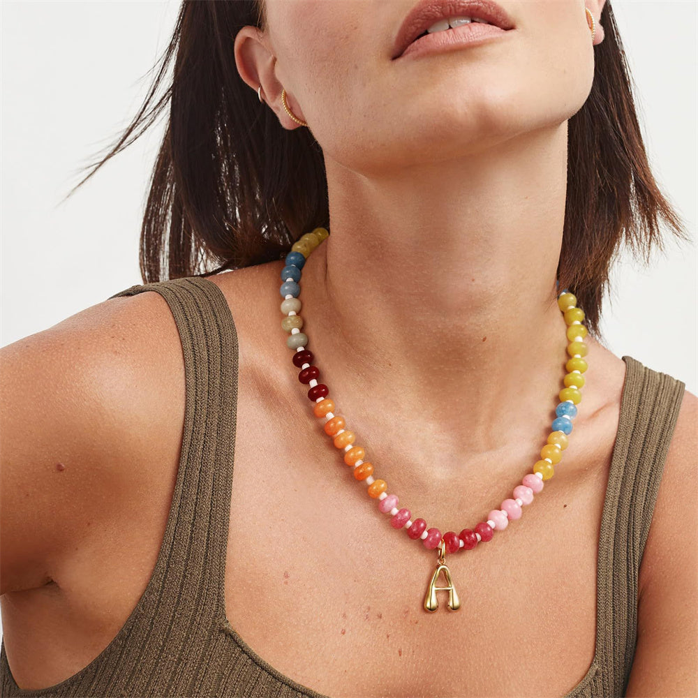 Collar elegante de cobre con piedra natural bañado en oro de 14 quilates y letras de estilo clásico al por mayor 