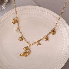 Collar con colgante de acero inoxidable 201 y 304 chapado en oro de 18 quilates con diseño de estrella de mar, delfín y concha de estilo marino.
