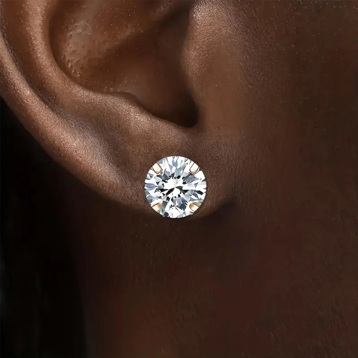 1 par de pendientes de acero inoxidable 304 con incrustaciones redondas de estilo simple y circonita chapada en oro de 18 quilates.