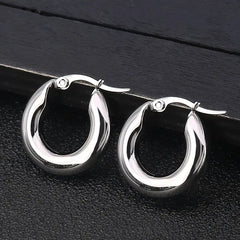 1 par de pendientes de acero inoxidable 304 chapados en oro de 18 quilates con diseño redondo y estilo simple.