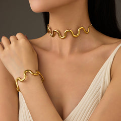 Collar de acero inoxidable 304 chapado en oro de 18 quilates con ondas de estilo retro simple (al por mayor) 
